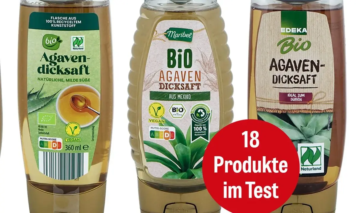 Drei Flaschen Bio-Agavendicksaft, ein natürliches Süßungsmittel. Was ist Agavendicksaft? Ein süßer Sirup aus der Agavenpflanze.