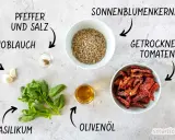 Zutaten für Pesto Rosso: Basilikum, Knoblauch, Sonnenblumenkerne, getrocknete Tomaten, Olivenöl, Pfeffer und Salz.