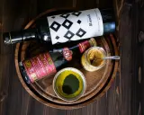 Zutaten für ein authentisches Balsamico-Dressing wie beim Italiener: Olivenöl, Balsamico-Essig von Giuseppe Giusti und Senf.