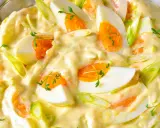 Cremiger Eiersalat mit Lauch und Karotten, garniert mit Kresse. Ein köstlicher Salat, der an 7 Tassen Salat erinnert.
