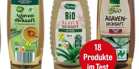 Drei Flaschen Bio-Agavendicksaft, ein natürliches Süßungsmittel. Was ist Agavendicksaft? Ein süßer Sirup aus der Agavenpflanze.