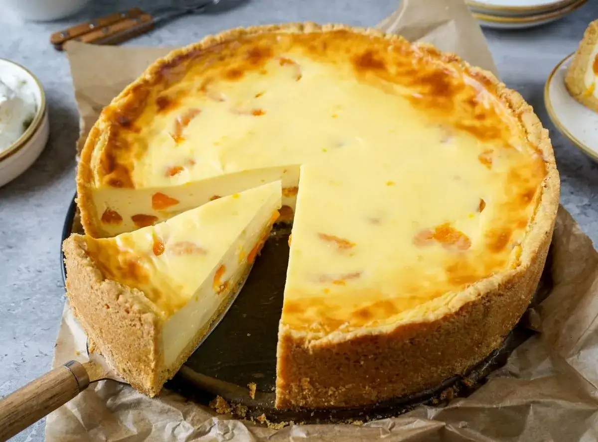 Ein cremiger K&auml;sekuchen mit Mandarinenst&uuml;cken, der wie ein faule weiber kuchen aussieht. Perfekt f&uuml;r eine s&uuml;&szlig;e Auszeit.