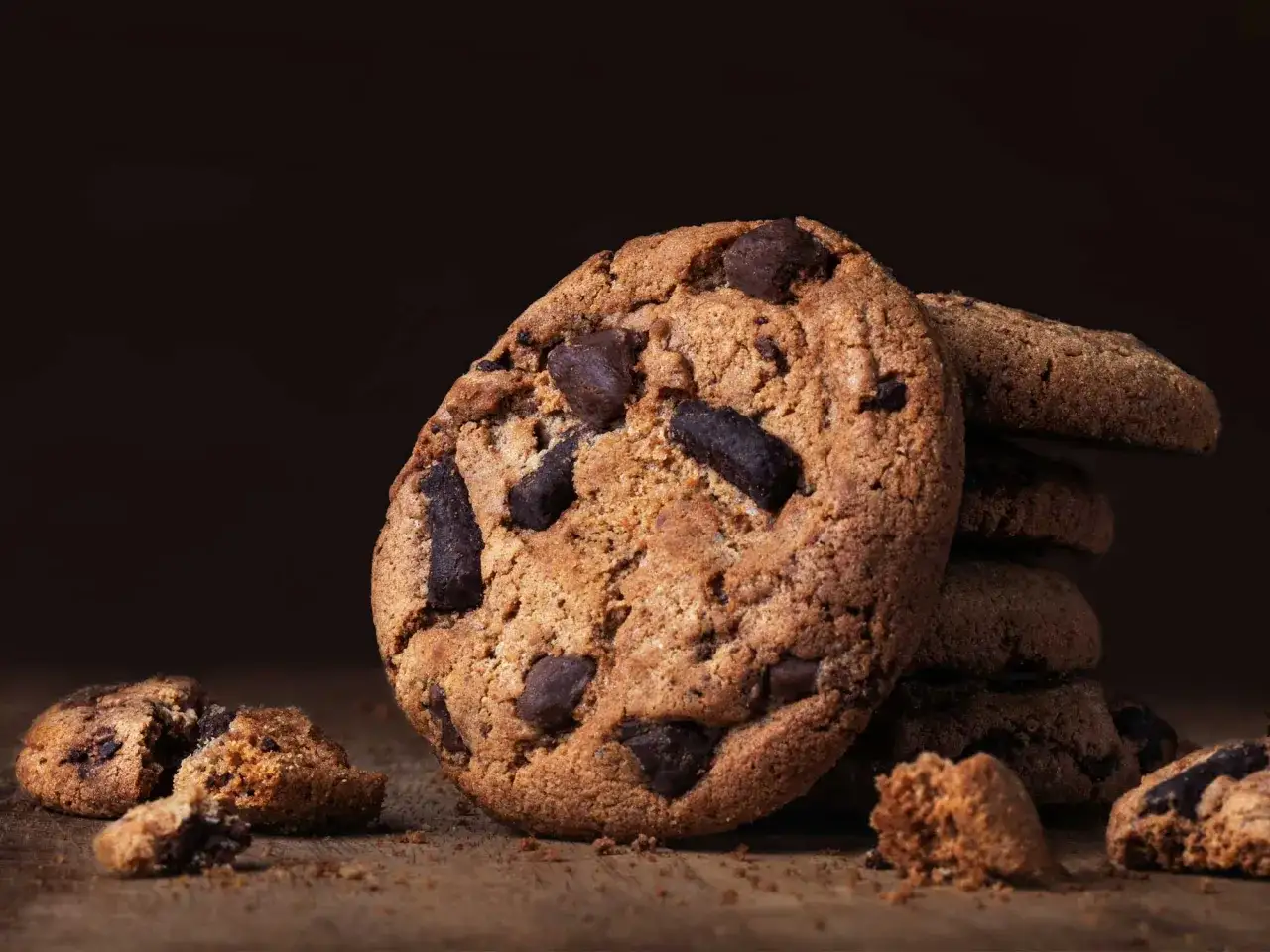 Saftige amerikanische Cookies mit Schokoladenst&uuml;ckchen, perfekt f&uuml;r ein gem&uuml;tliches amerikanische cookies rezept.